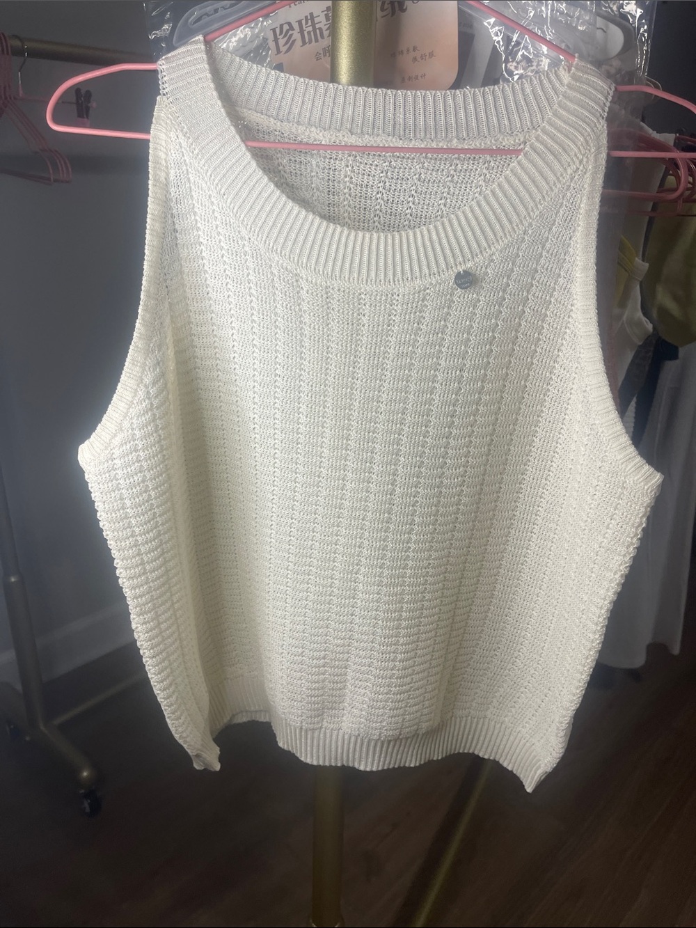 No Boundaries Cream Knit Sleeveless Scoop Neck Sweater Tank